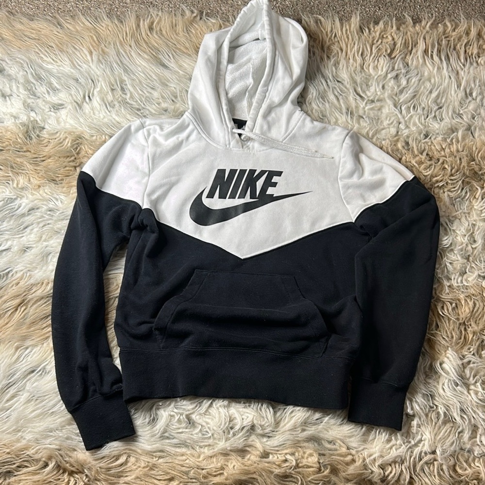 Nike Black and White Color-Blocked Crew Neck Sweater